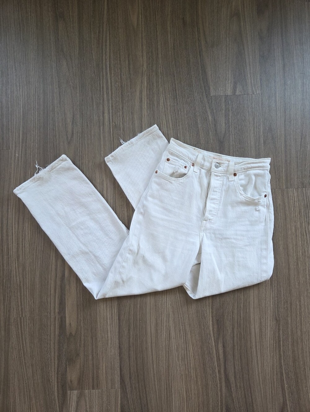 Levi's Women's White Ribcage Straight Leg Jeans